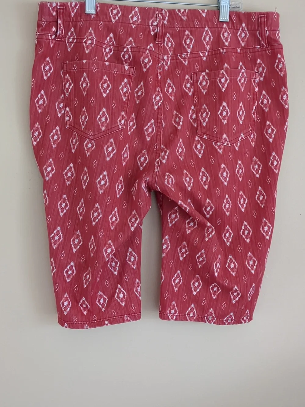 XL Faded Glory Shorts Modest Red Ikat